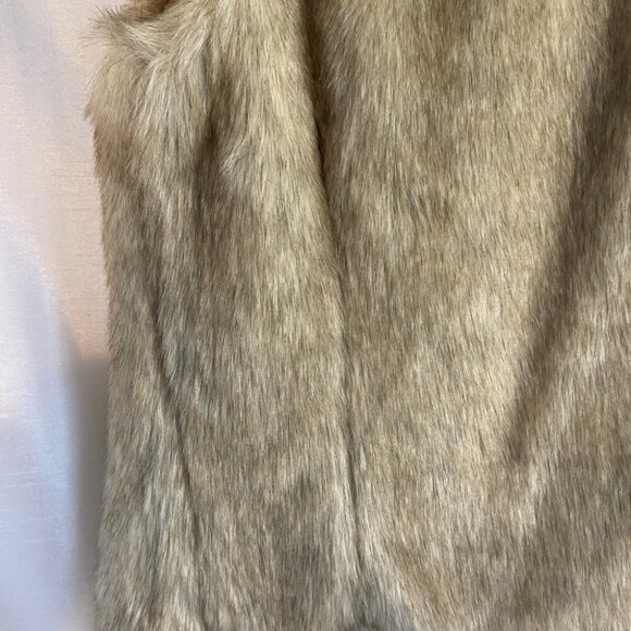 Dynamite Rabbit Faux Fur Vest Ladies  XS Beige/Dark Beige - Picture 10 of 12